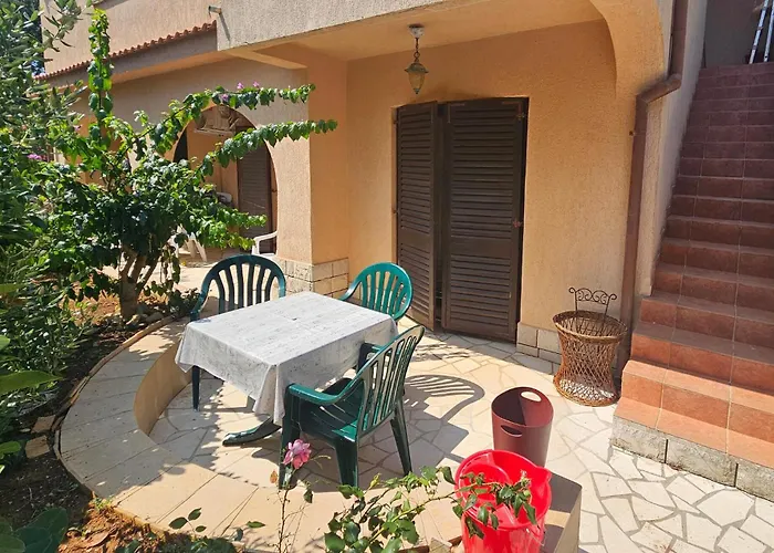 Apartment 1 Bedroom Stunning In Artatore Cunski