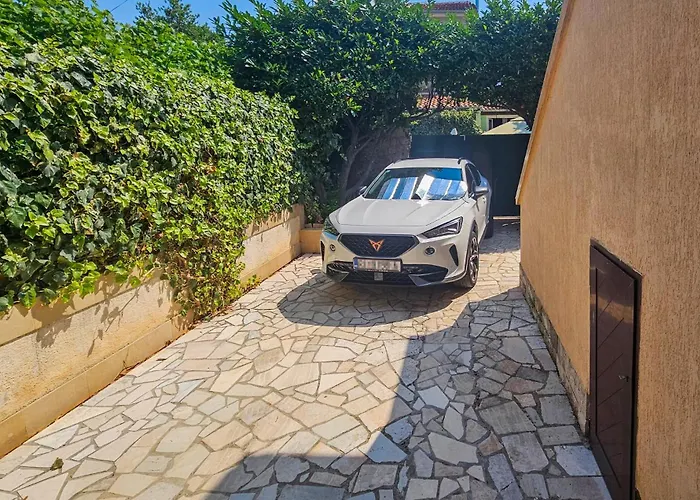 1 Bedroom Stunning In Artatore Cunski