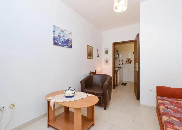 1 Bedroom Stunning In Artatore Apartment