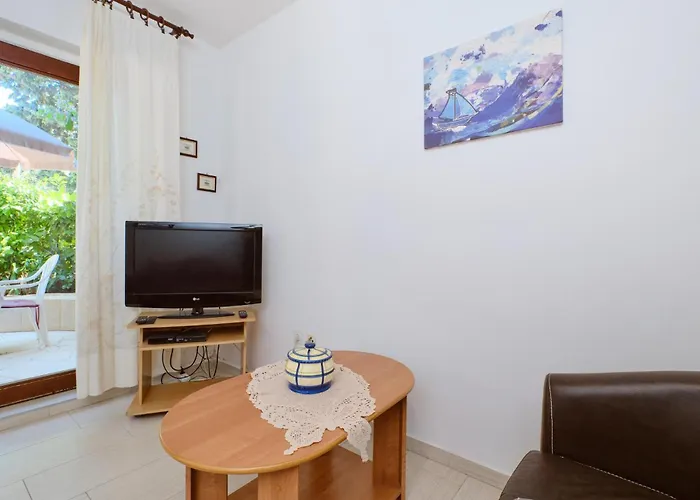 1 Bedroom Stunning In Artatore Apartment Cunski