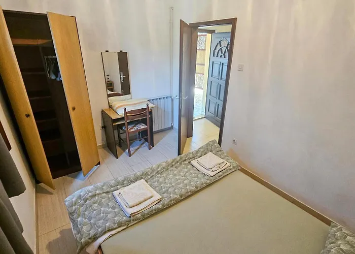 1 Bedroom Stunning In Artatore Apartment Cunski