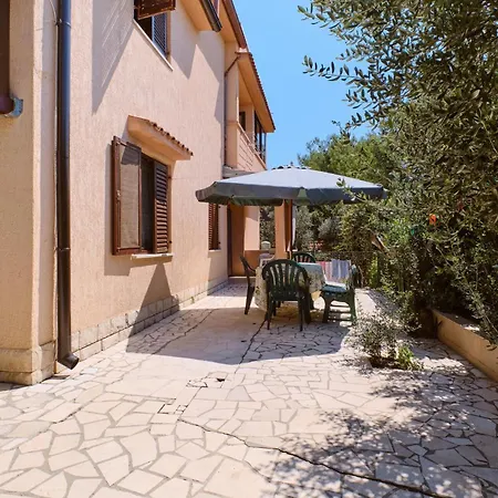 1 Bedroom In Artatore * Čunski